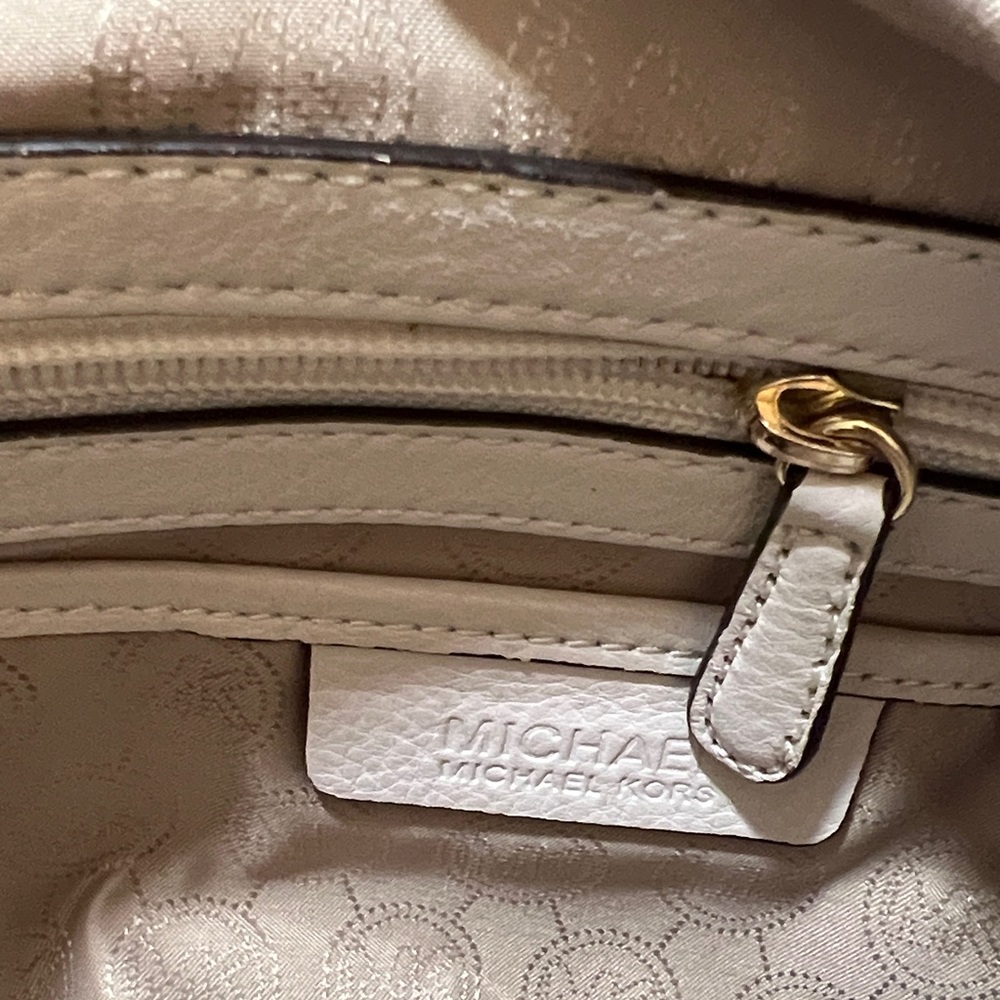 Michael Kors Cream Shoulder Bag with Gold Accents - Picture 9 of 13